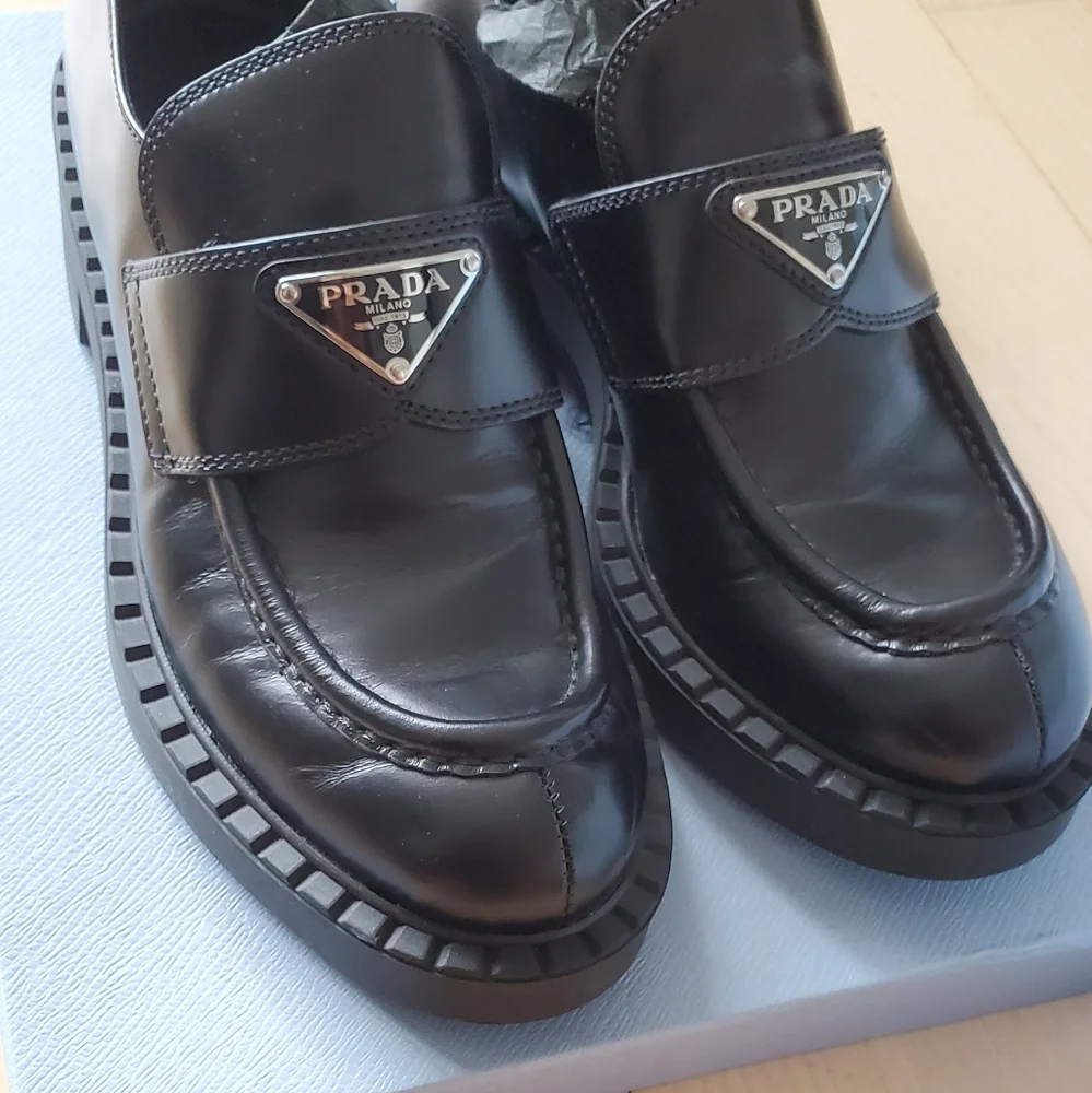 Prada Spazzolato Chunky Black Loafer - Picture 2 of 10